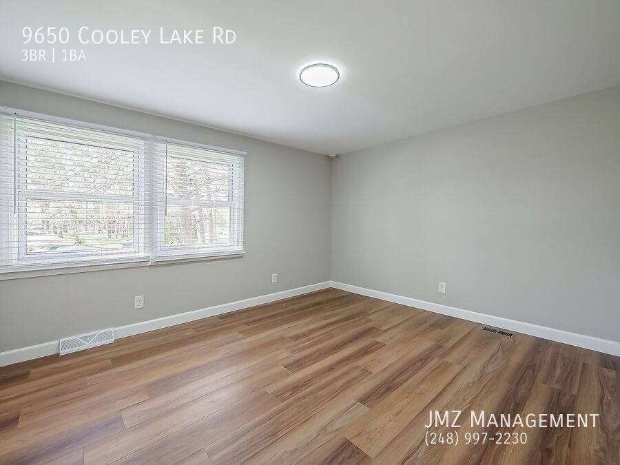 House for rent at 9650 Cooley Lake Rd, White Lake, MI 48386