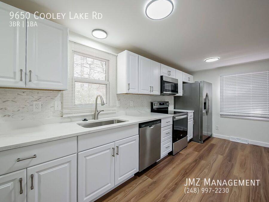 House for rent at 9650 Cooley Lake Rd, White Lake, MI 48386