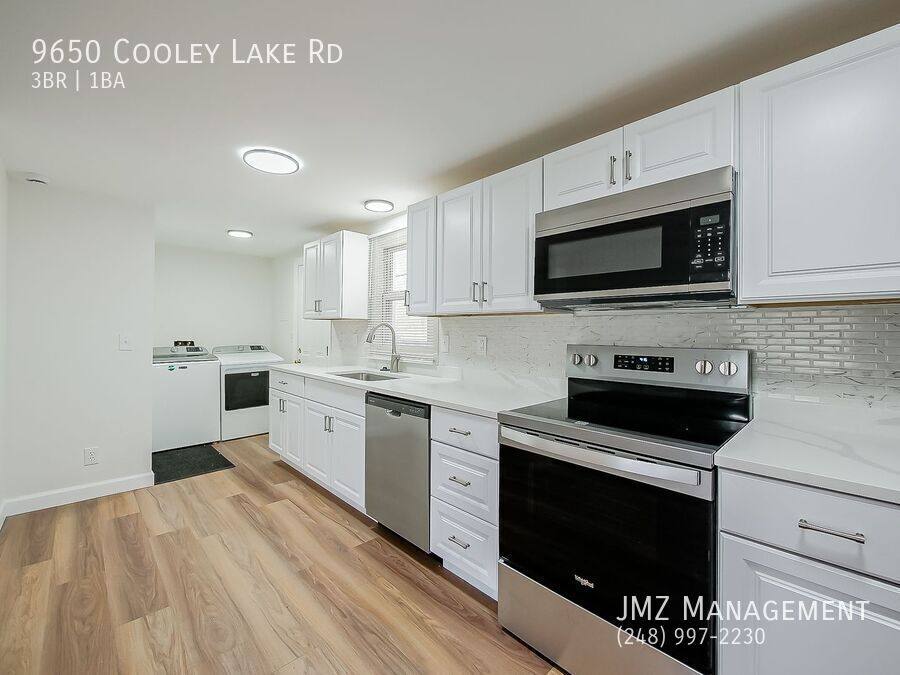 House for rent at 9650 Cooley Lake Rd, White Lake, MI 48386