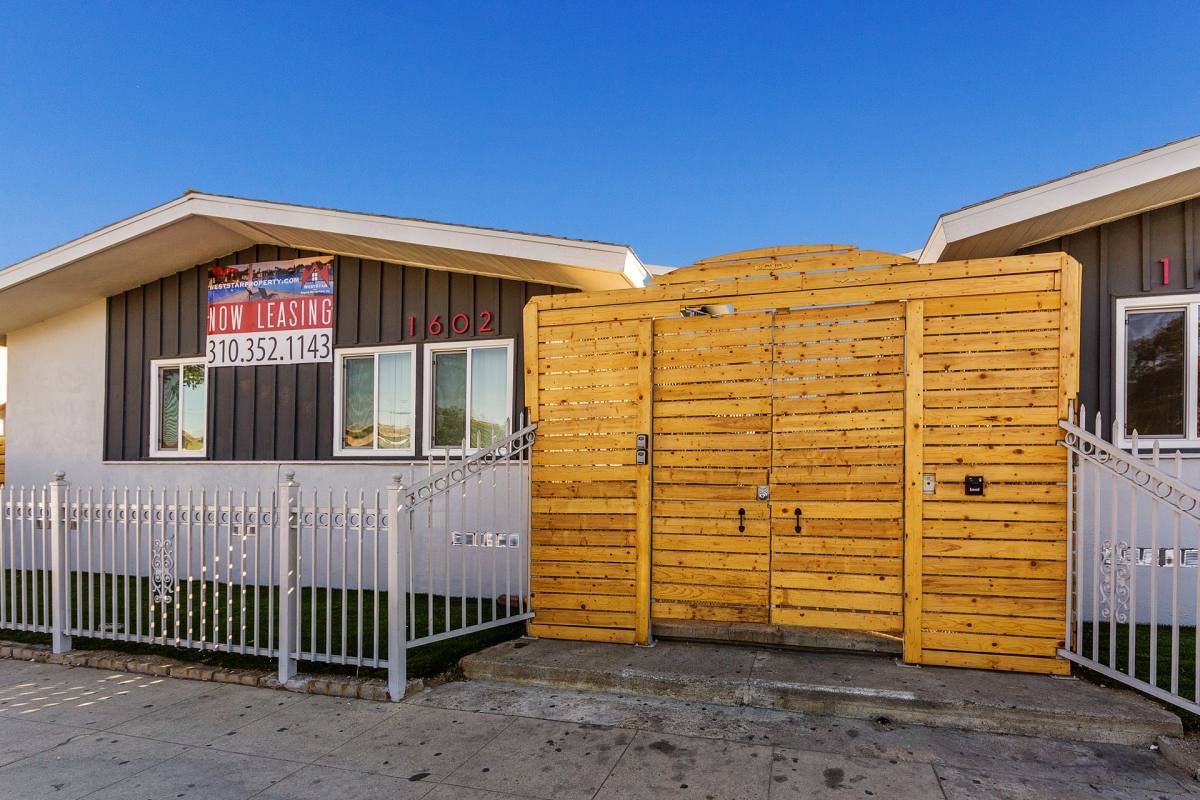 Apartment for rent at 1600-1602 Cedar Ave, Long Beach, CA 90813