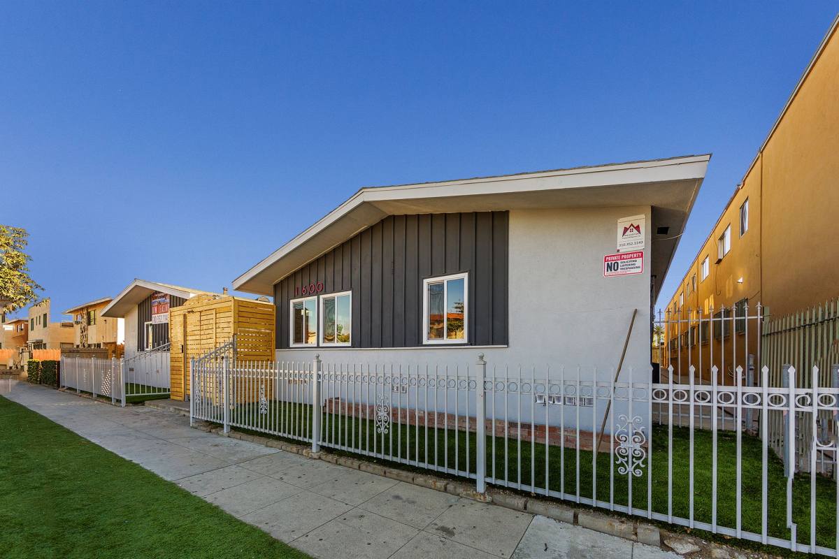 Apartment for rent at 1600-1602 Cedar Ave, Long Beach, CA 90813