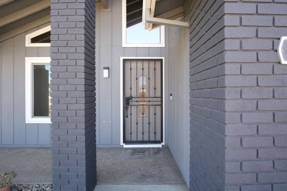 House for rent at 1058 Locust Ave, Manteca, CA 95337