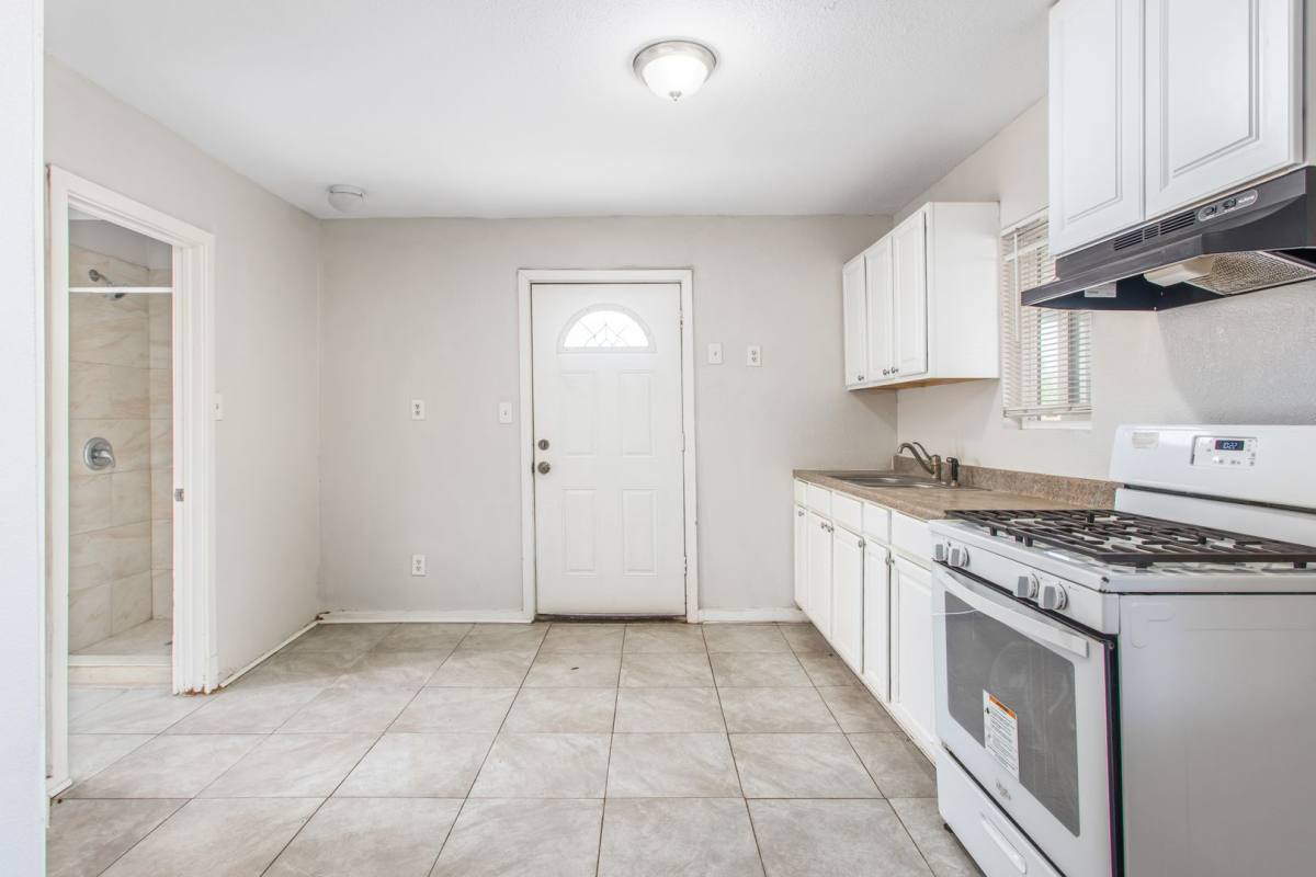 Apartment for rent at 14993 Yucca Ave, Fontana, CA 92335