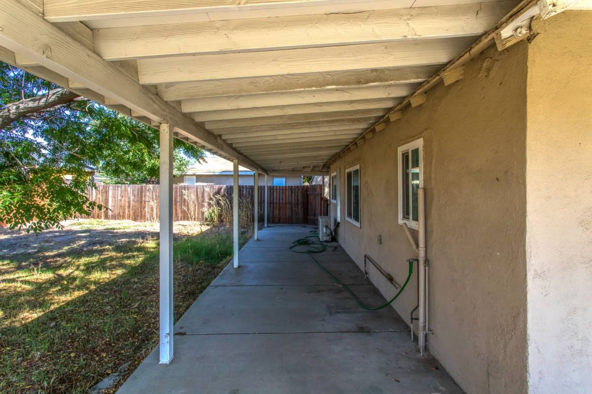 Apartment for rent at 14993 Yucca Ave, Fontana, CA 92335