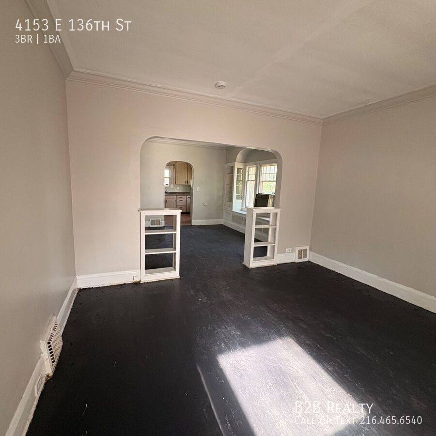Apartment for rent at 4153 E 136th St, Cleveland, OH 44105