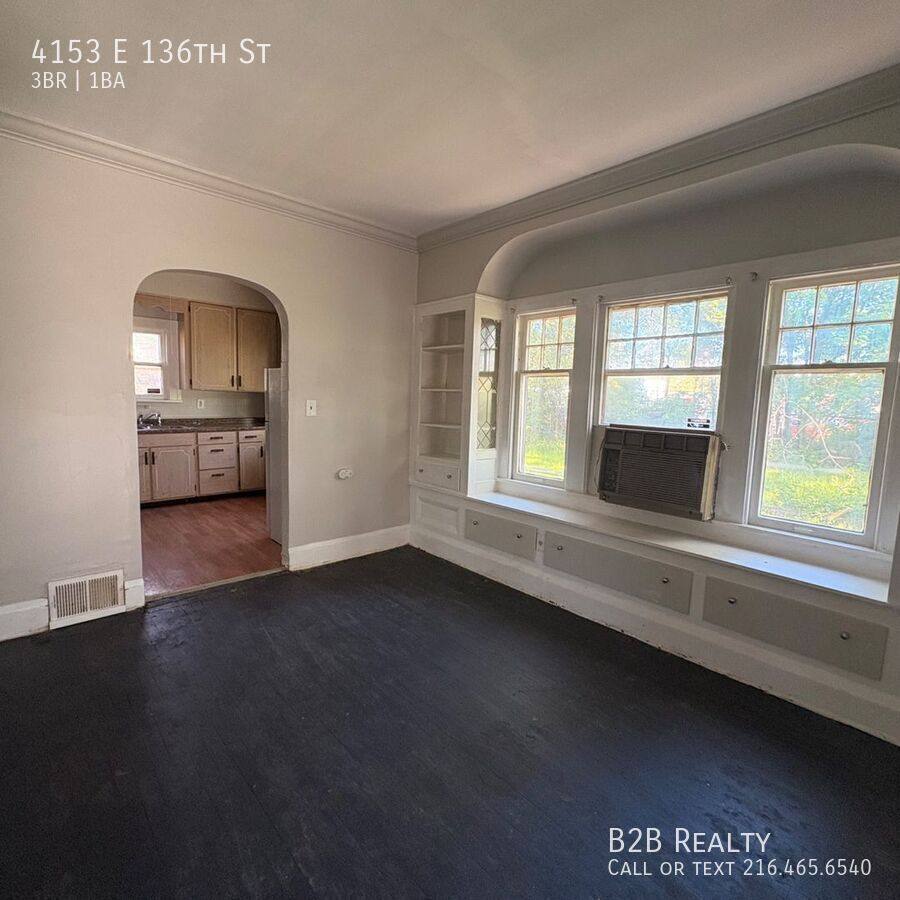 Apartment for rent at 4153 E 136th St, Cleveland, OH 44105