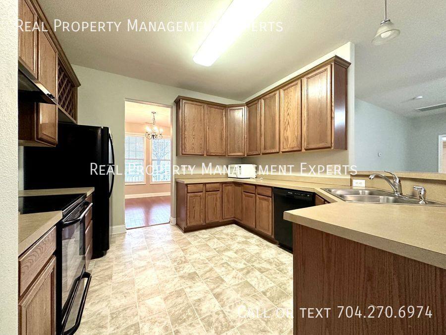 House for rent at 9824 Coatbridge Dr, Charlotte, NC 28269