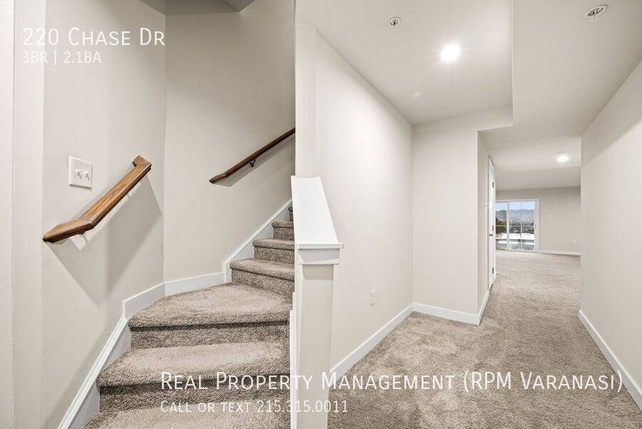 Townhouse for rent at 220 Chase Dr, Downingtown, PA 19335