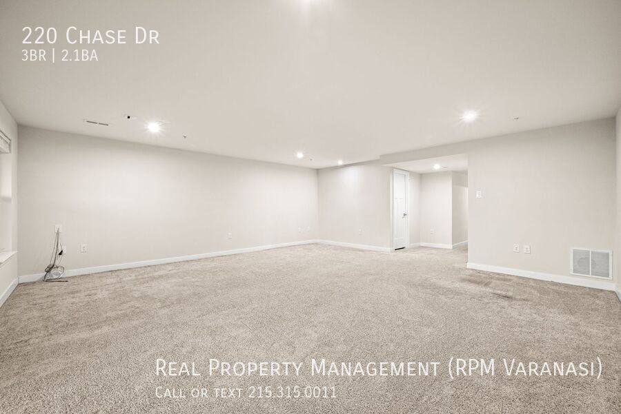Townhouse for rent at 220 Chase Dr, Downingtown, PA 19335