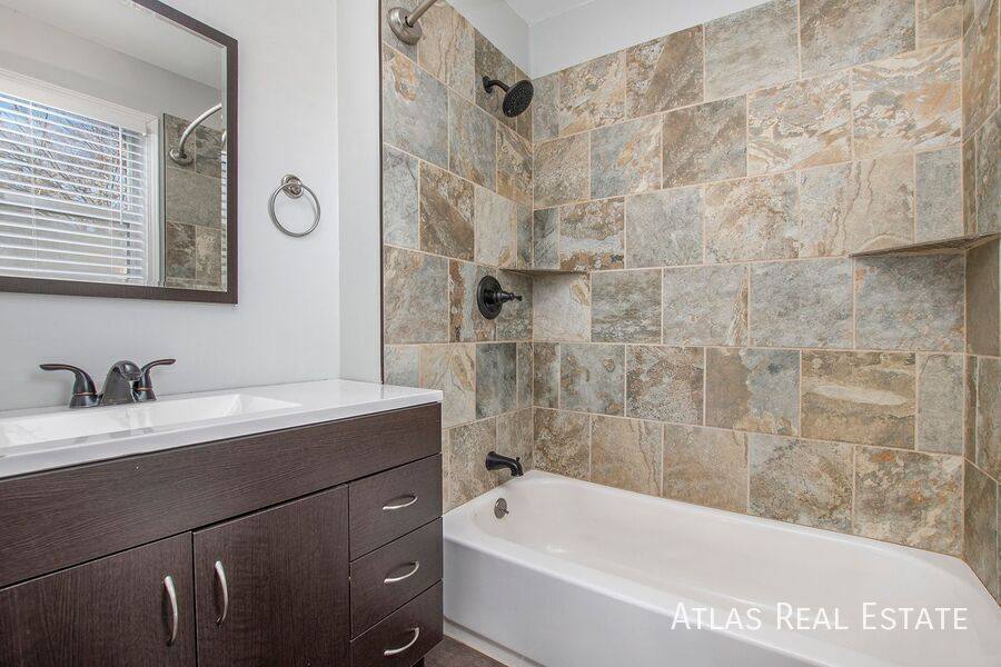 House for rent at 5335 Reeds Rd, Mission, KS 66202