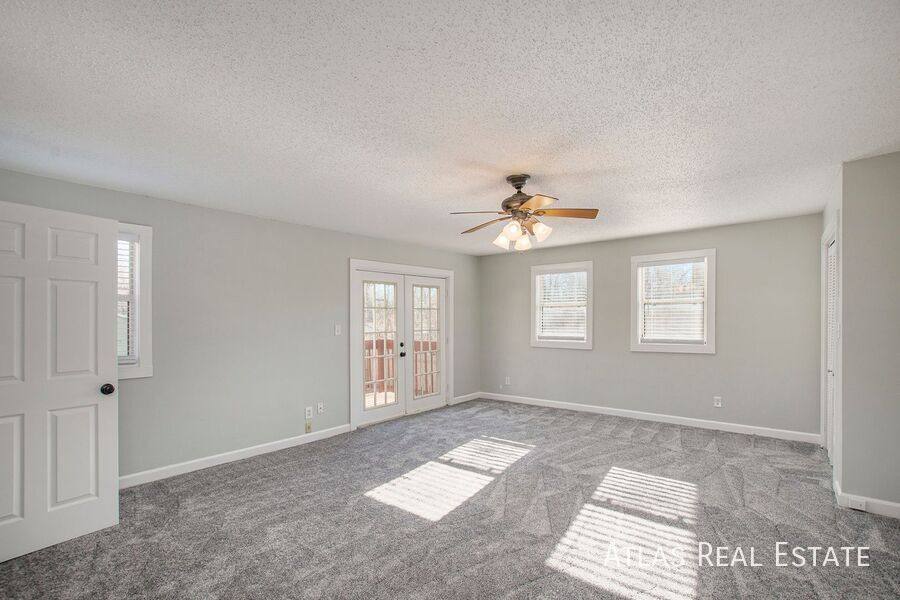 House for rent at 5335 Reeds Rd, Mission, KS 66202