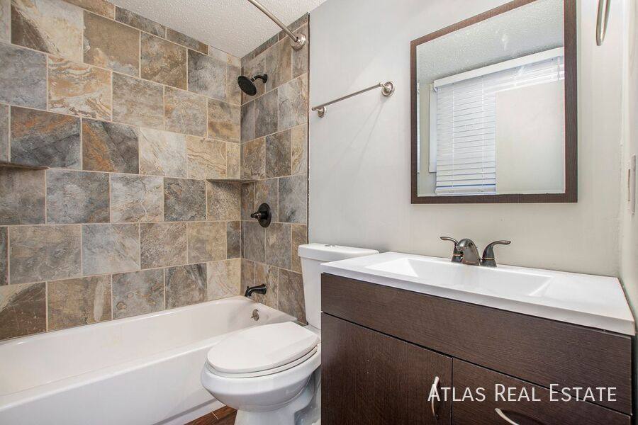House for rent at 5335 Reeds Rd, Mission, KS 66202