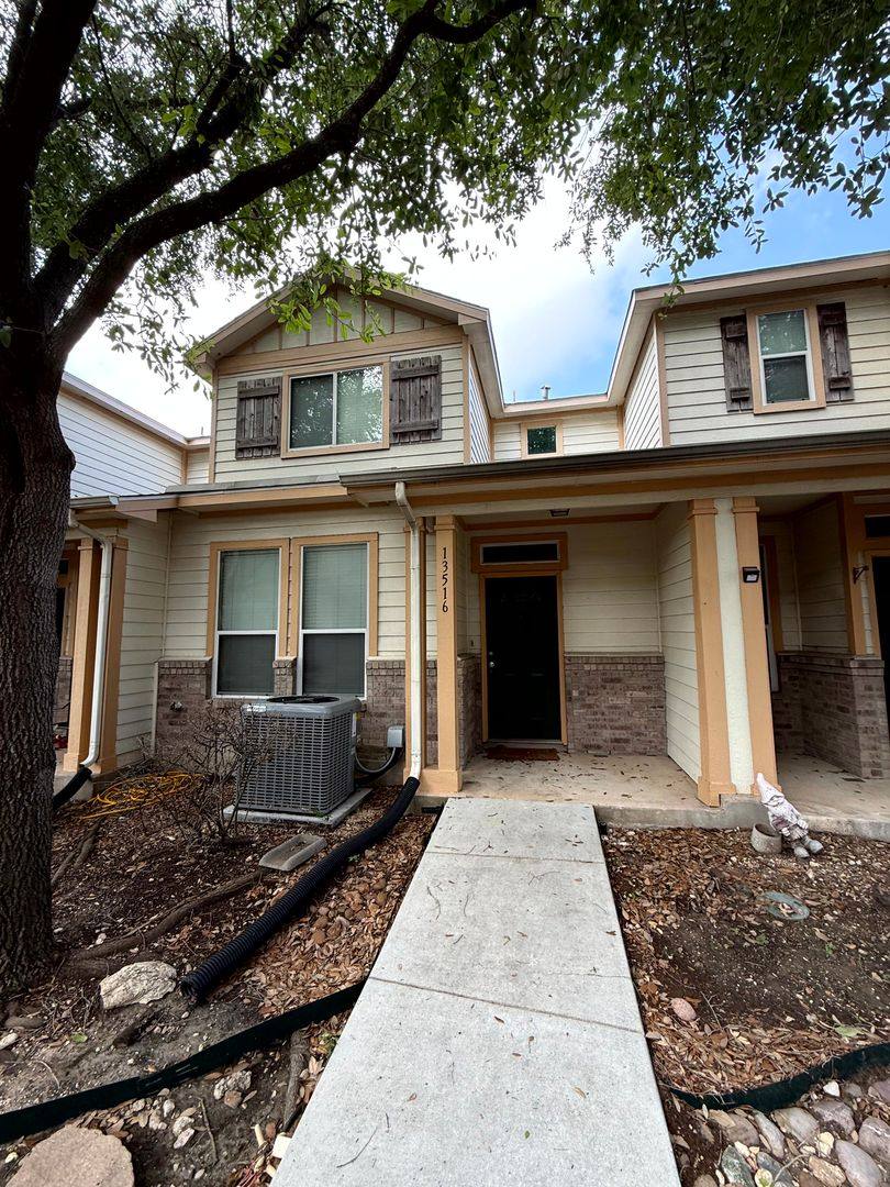 Townhouse for rent at 13516 Bristow Dawn, San Antonio, TX 78217