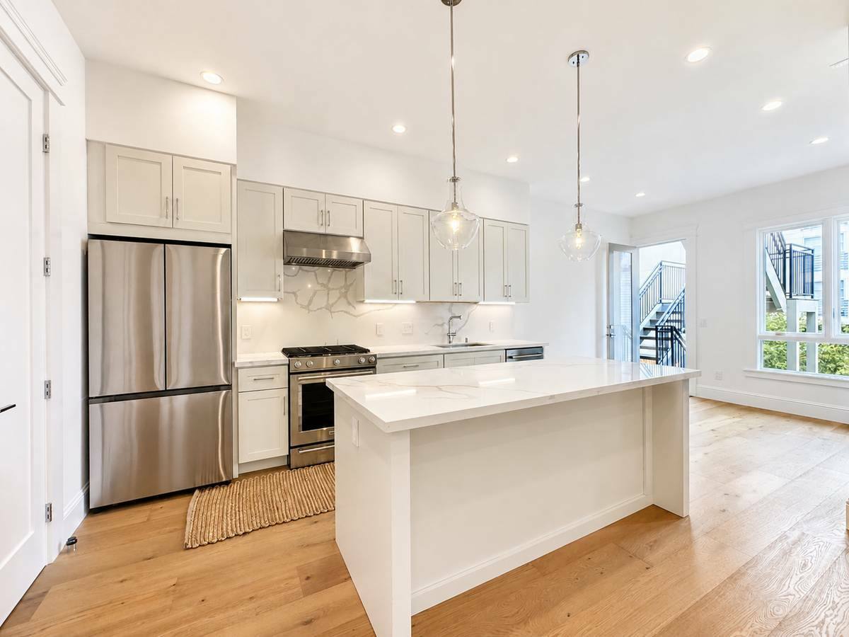 Apartment for rent at 572 Chestnut St, San Francisco, CA 94133