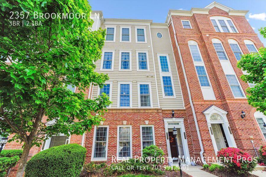 Townhouse for rent at 2357 Brookmoor Lane, Woodbridge, VA 22191