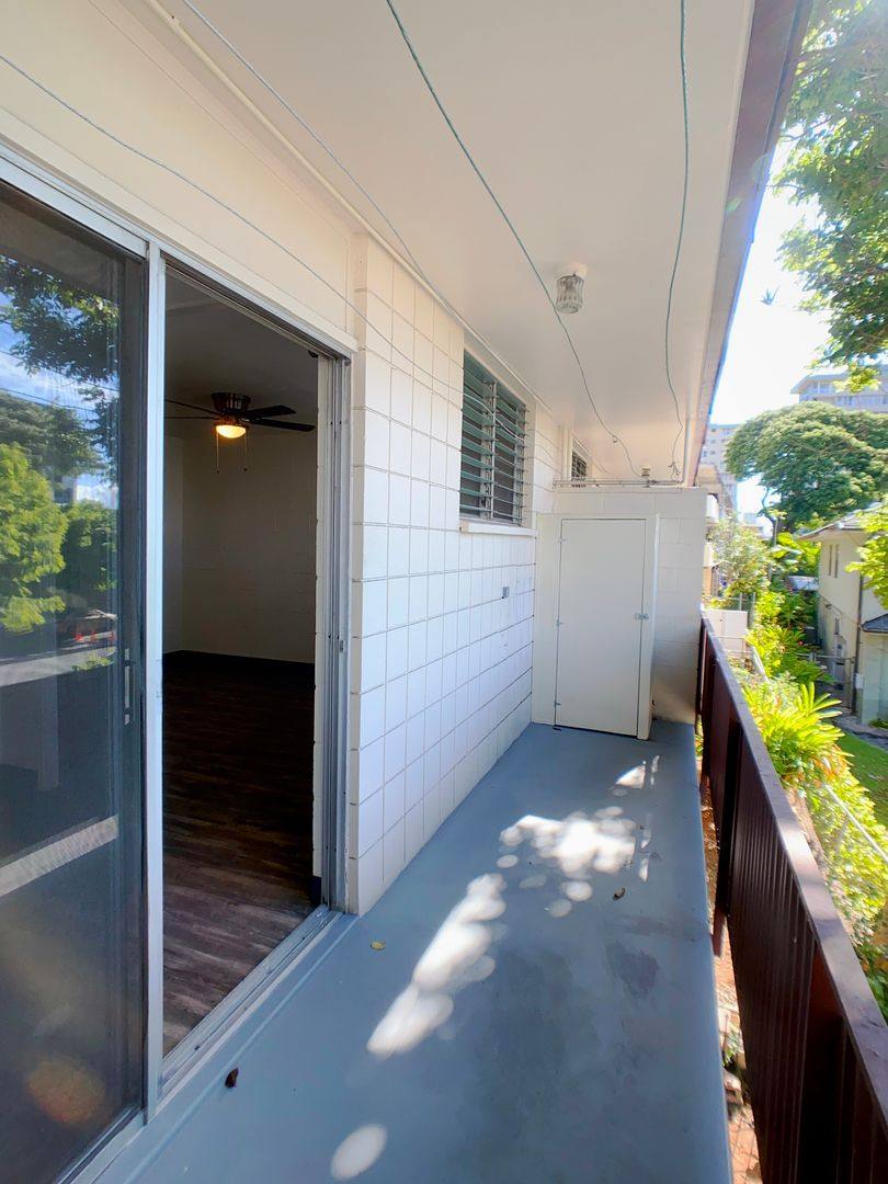 Apartment for rent at 2717 S King St #205, Honolulu, HI 96826