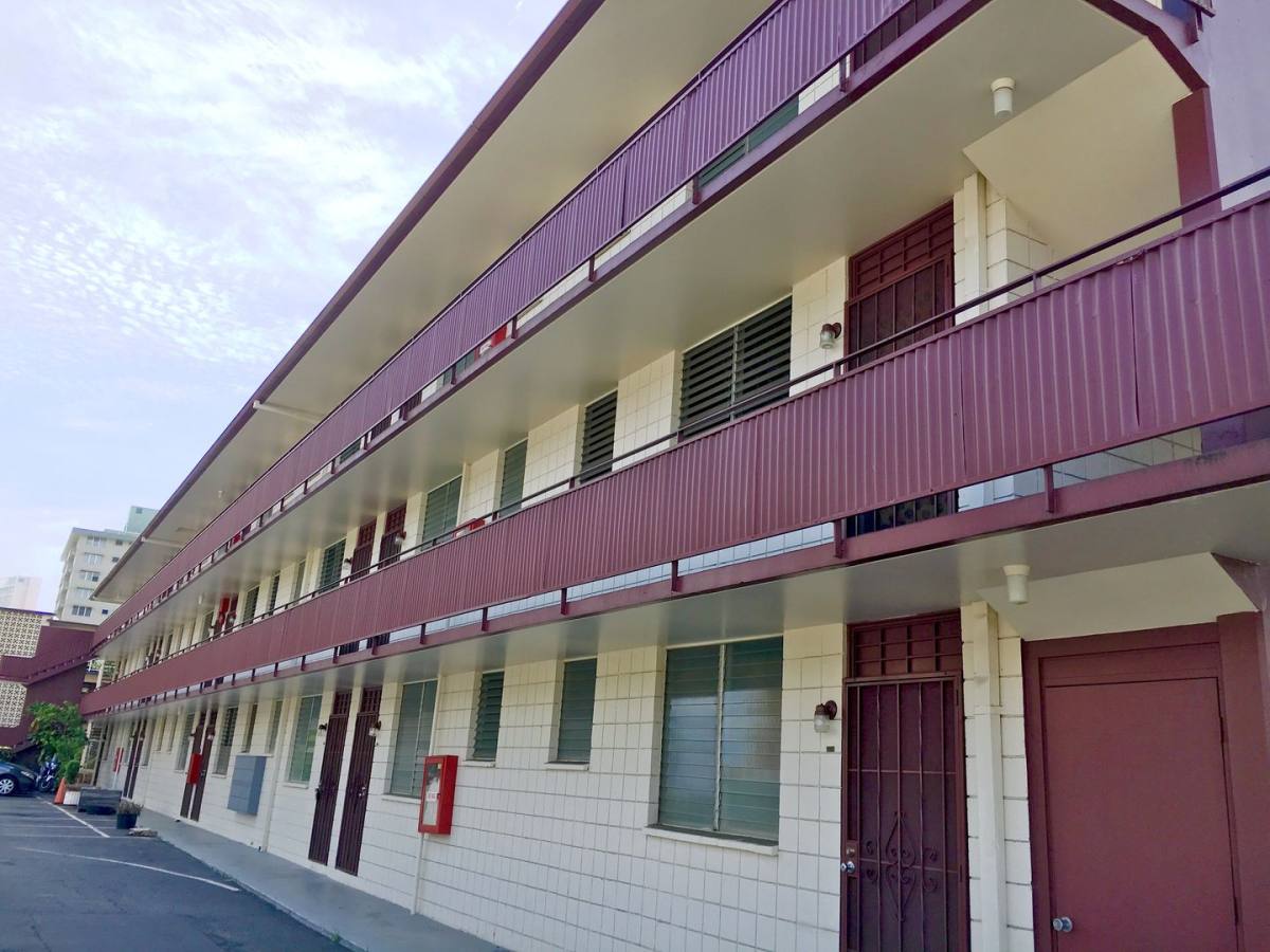Apartment for rent at 2717 S King St #205, Honolulu, HI 96826