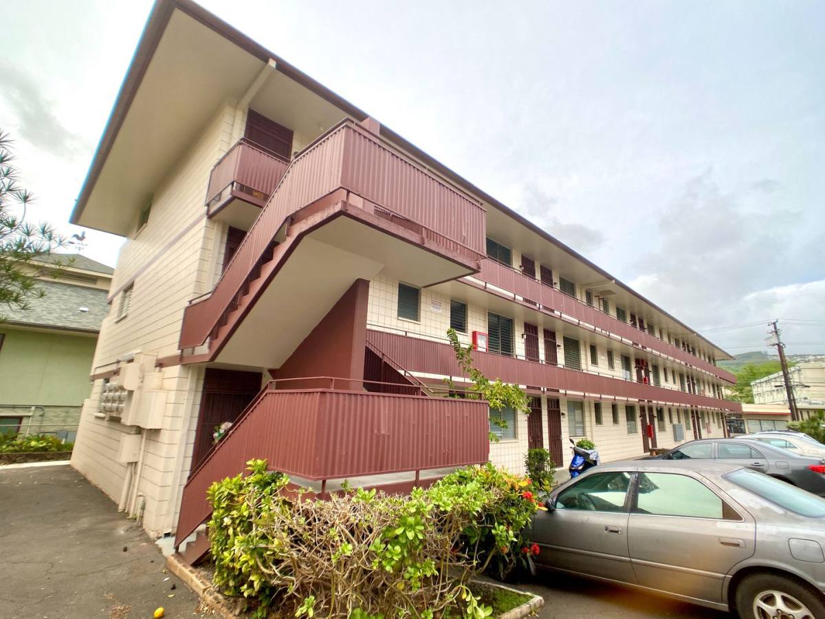 Apartment for rent at 2717 S King St #205, Honolulu, HI 96826
