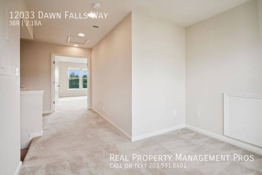 Townhouse for rent at 12033 Dawn Falls Way, Bristow, VA 20136