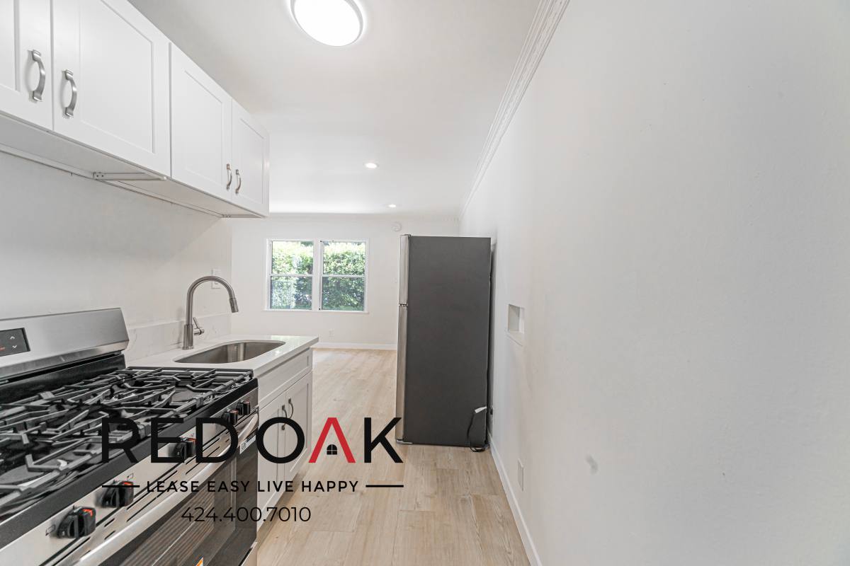 Condo for rent at 5832 Carlton Way #1B, Los Angeles, CA 90028