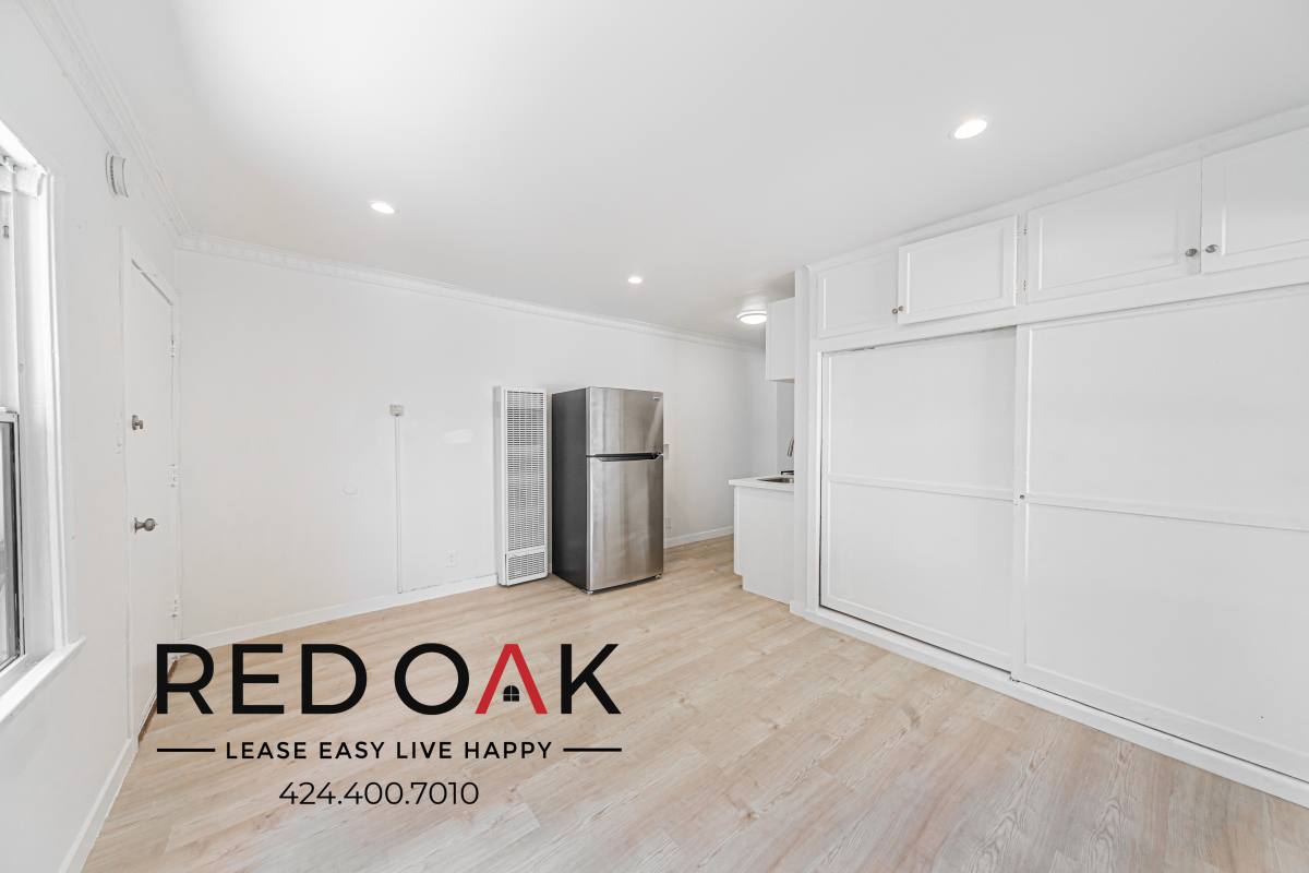 Condo for rent at 5832 Carlton Way #1B, Los Angeles, CA 90028