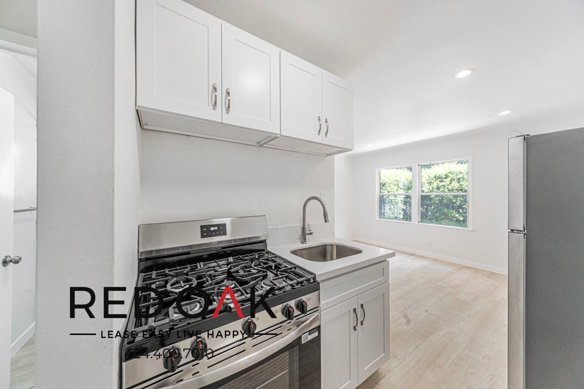Condo for rent at 5832 Carlton Way #1B, Los Angeles, CA 90028