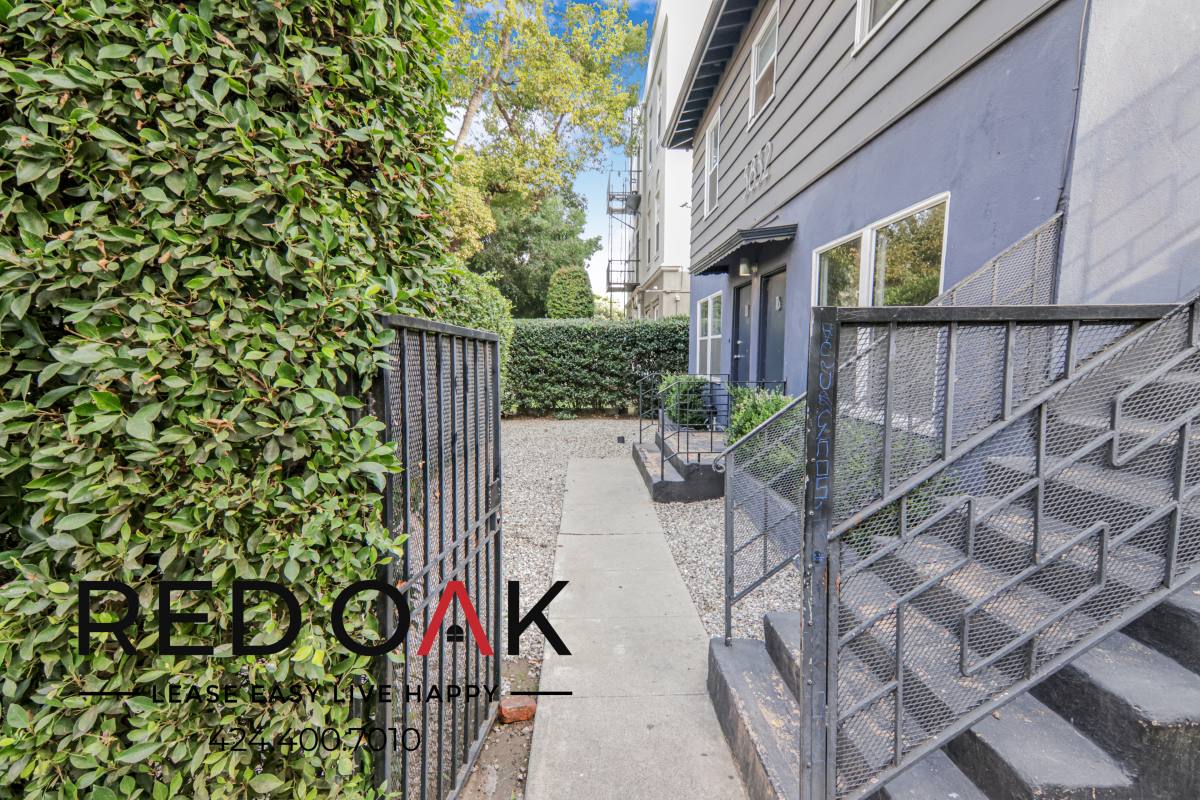 Condo for rent at 5832 Carlton Way #1B, Los Angeles, CA 90028