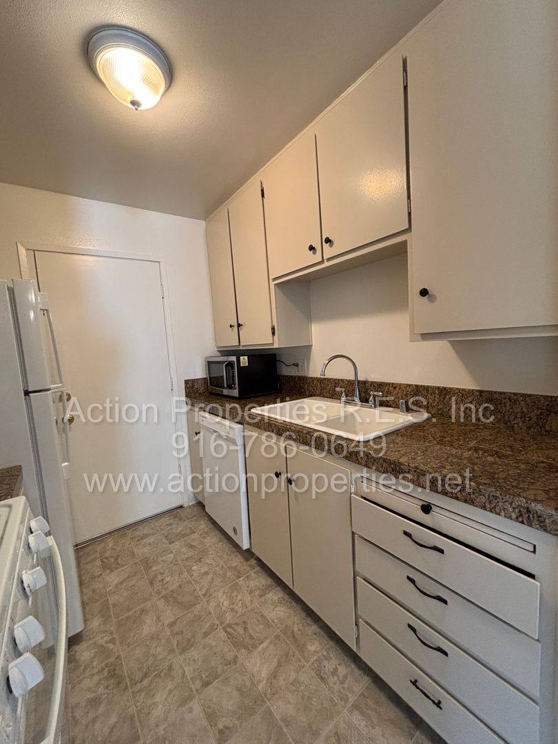 Apartment for rent at 303 Harding Blvd, Roseville, CA 95678