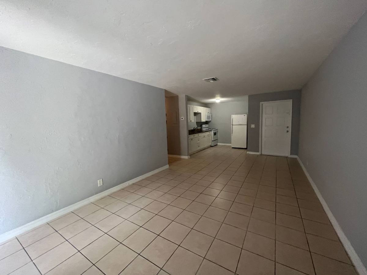 Apartment for rent at 1100 Henrietta Ave #4, West Palm Beach, FL 33401