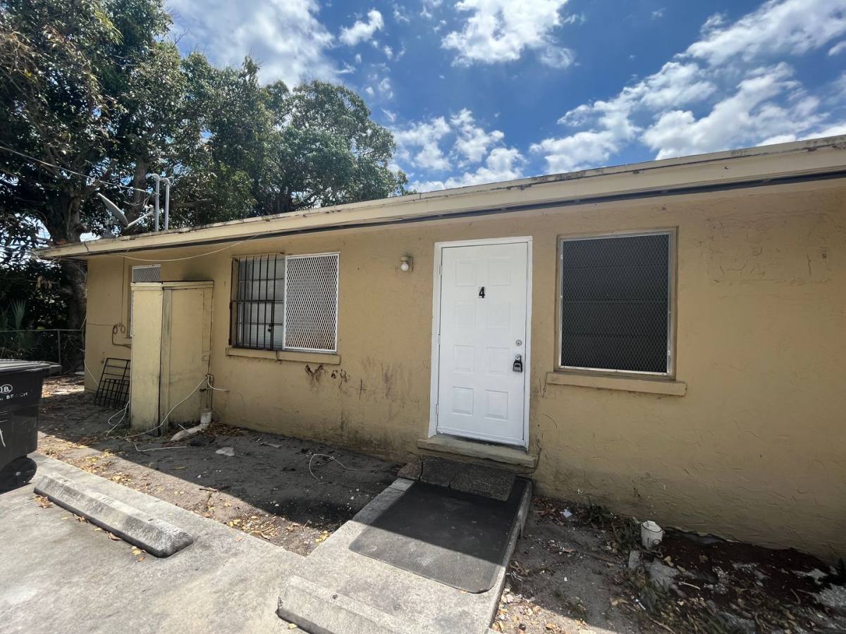 Apartment for rent at 1100 Henrietta Ave #4, West Palm Beach, FL 33401