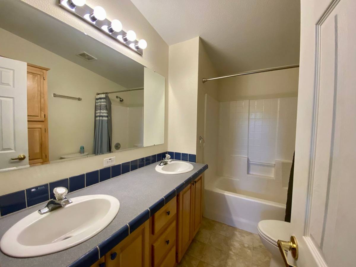 House for rent at 10410 F Ave, La Grande, OR 97850
