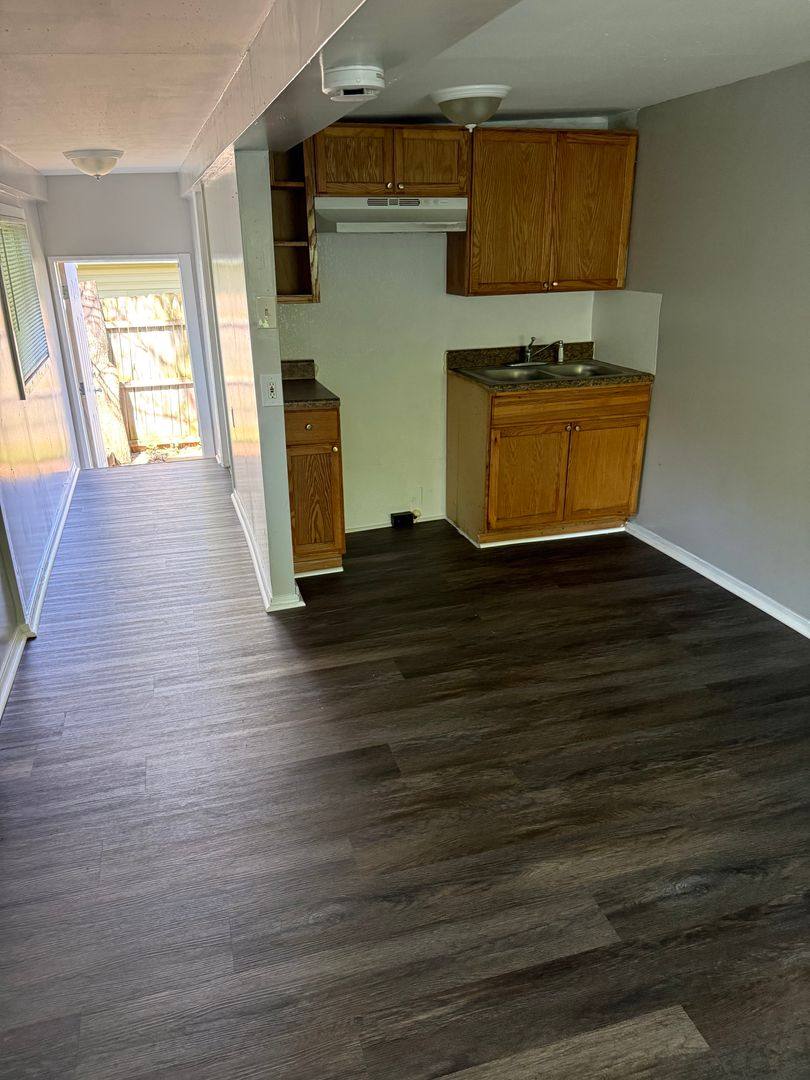 Apartment for rent at 840 5th Ave, Akron, OH 44306