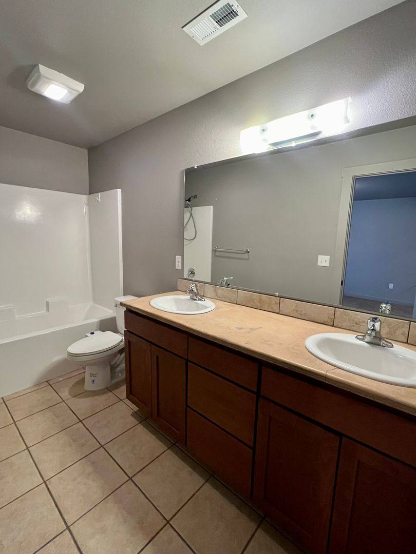 Apartment for rent at 311 F St NE, Quincy, WA 98848