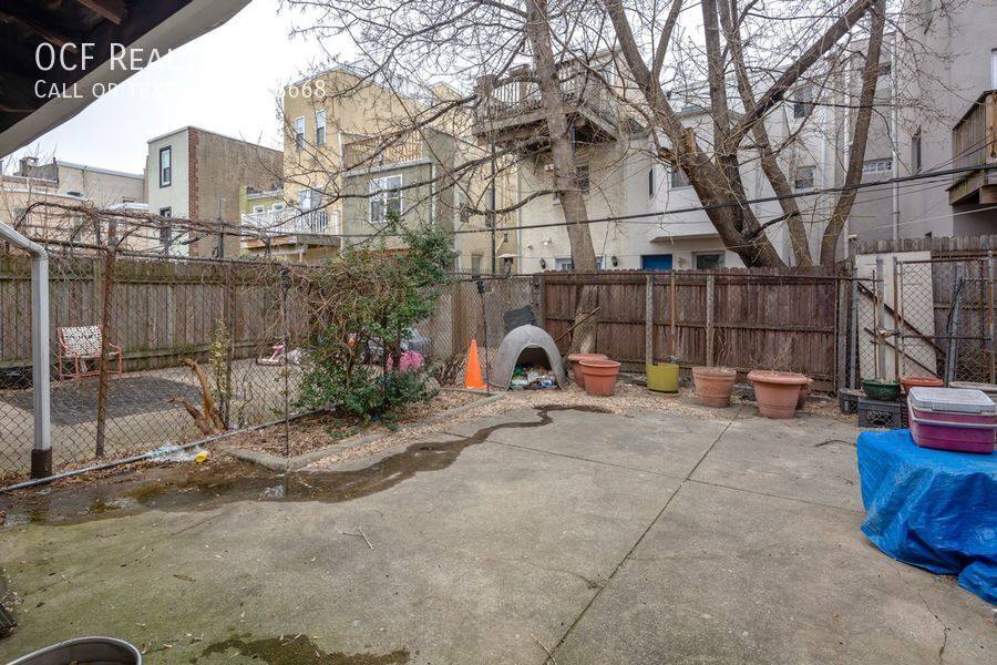 Condo for rent at 1923 Carpenter St, Philadelphia, PA 19146