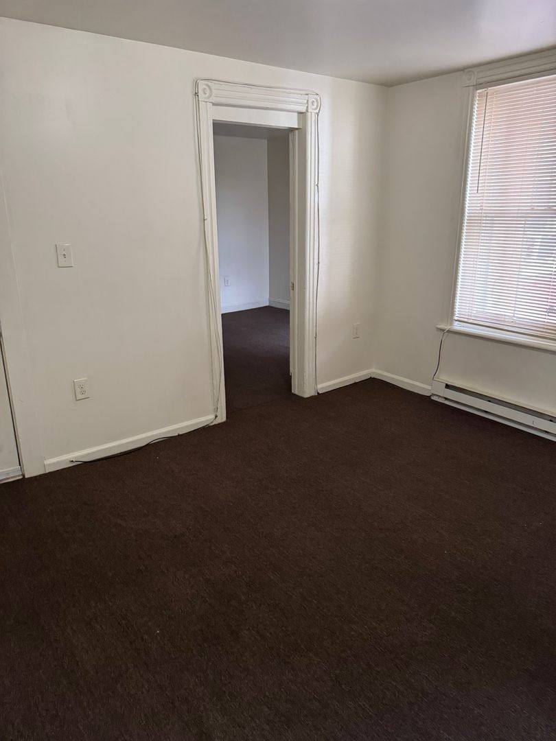 Apartment for rent at 929 W Gordon St, Allentown, PA 18102