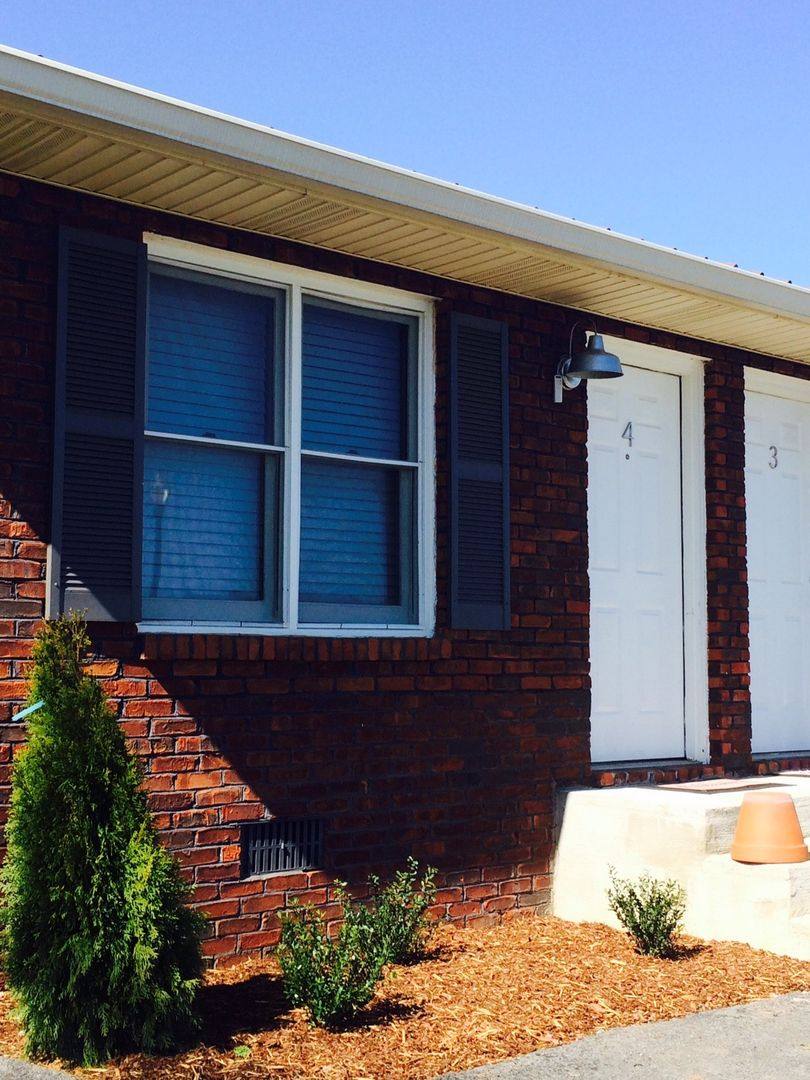 Apartment for rent at 406 & 408 Lee St, Johnson City, TN 37604