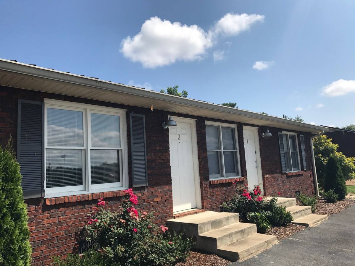 Apartment for rent at 406 & 408 Lee St, Johnson City, TN 37604