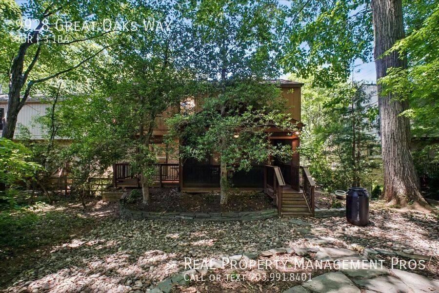 House for rent at 9928 Great Oaks Way, Fairfax, VA 22030