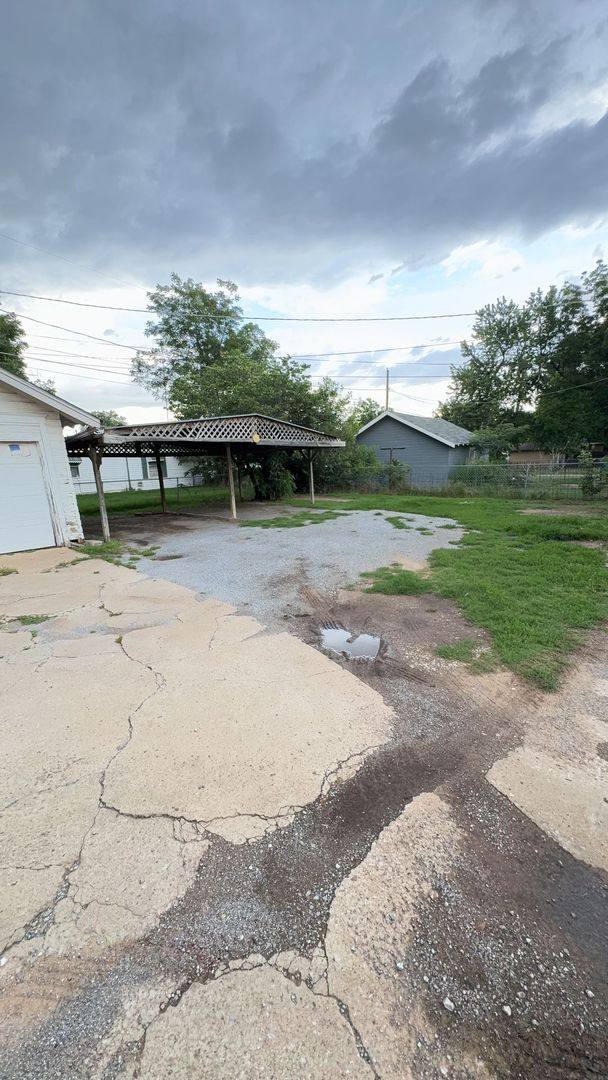 House for rent at 1326 W Elm, Enid, OK 73703