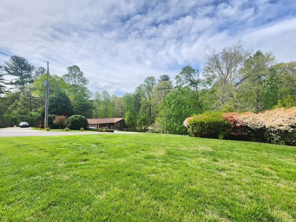 House for rent at 590 Deep Woods Dr, Marion, NC 28752