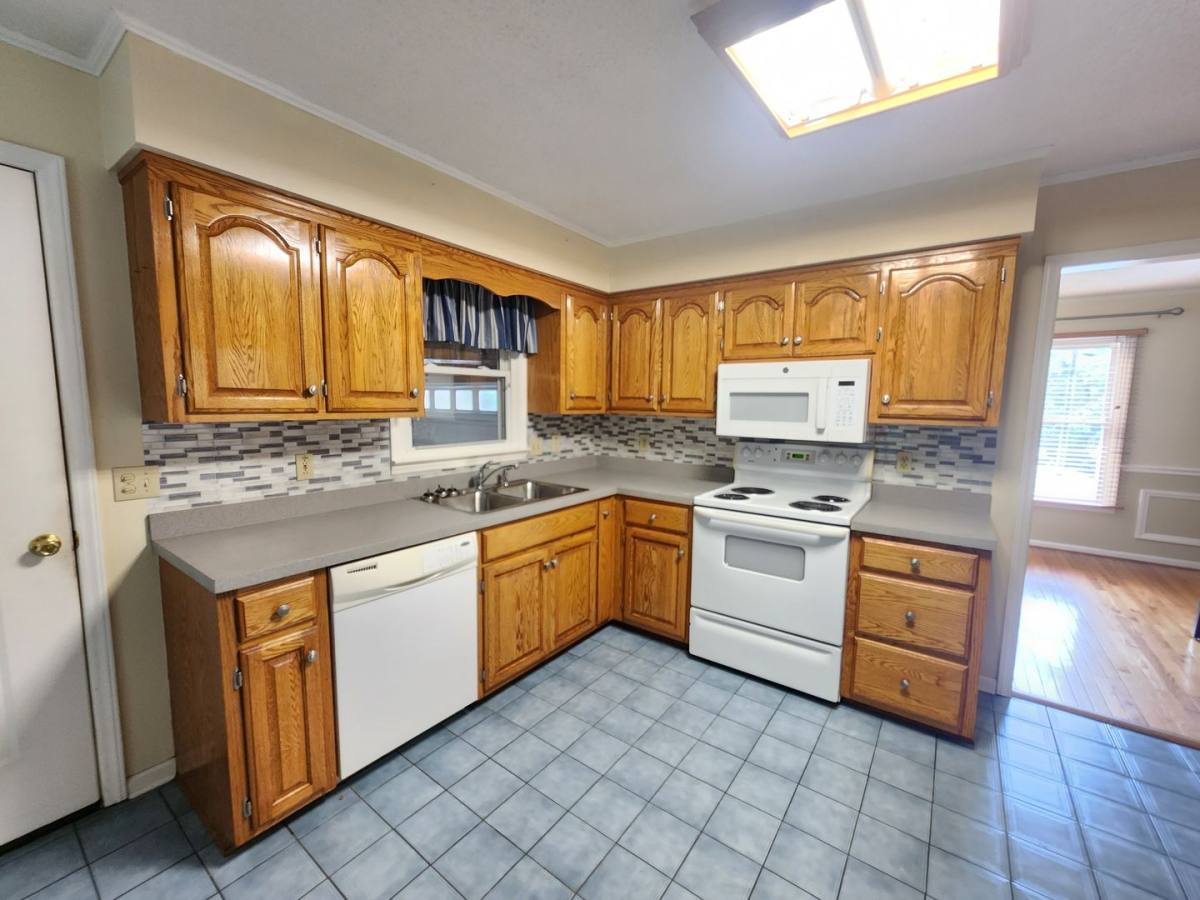 House for rent at 590 Deep Woods Dr, Marion, NC 28752