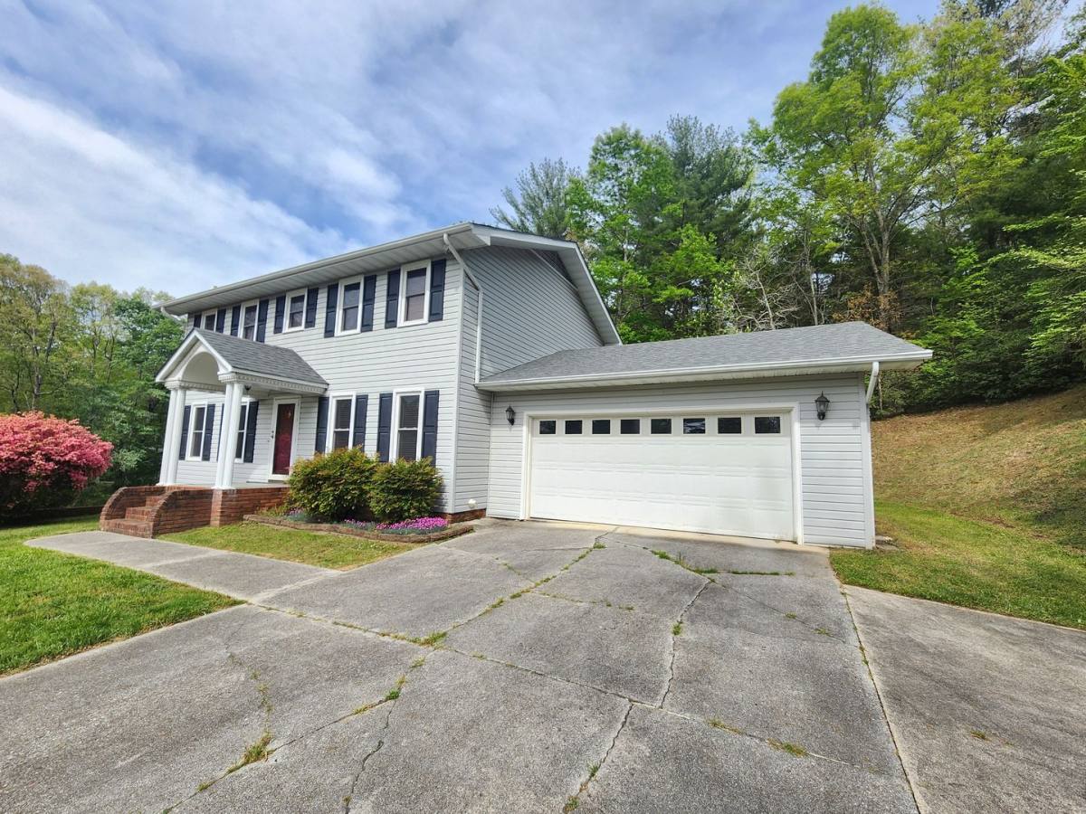 House for rent at 590 Deep Woods Dr, Marion, NC 28752