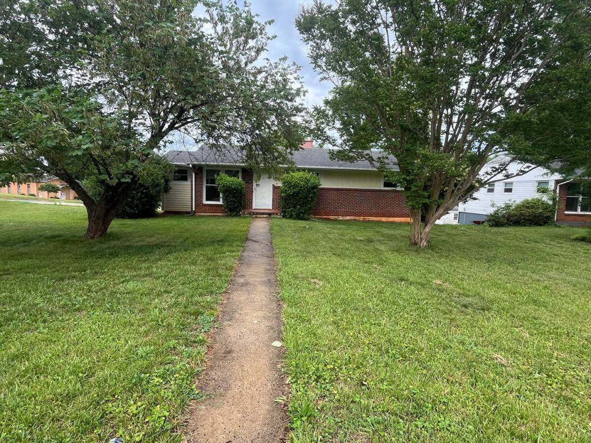 House for rent at 1000 Sandusky Dr, Lynchburg, VA 24502