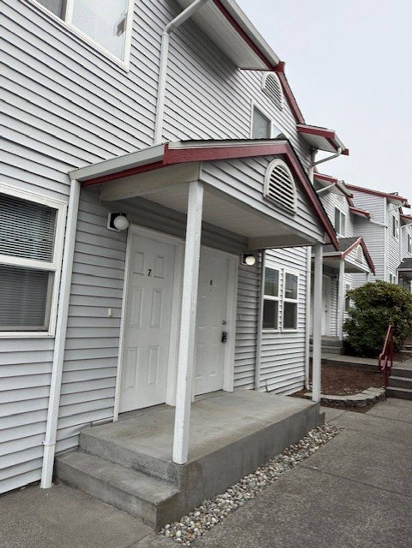 Apartment for rent at 3208 Hoyt Ave, Bothell, WA 98021