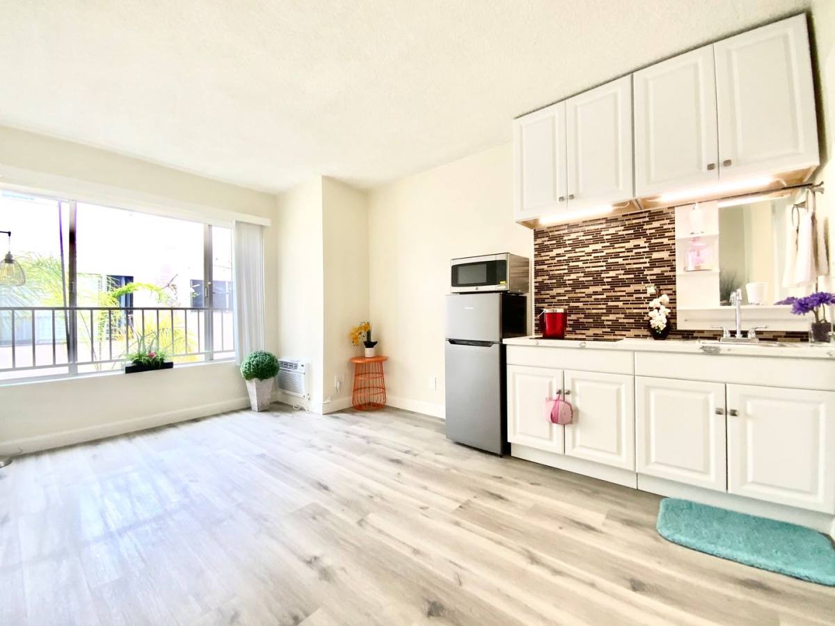 Apartment for rent at 415 S Occidental Blvd, Los Angeles, CA 90057