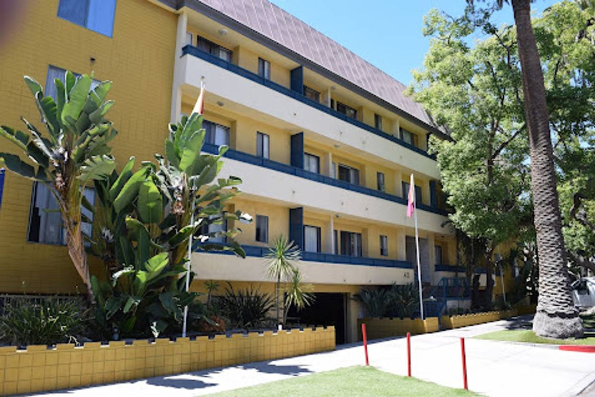 Apartment for rent at 415 S Occidental Blvd, Los Angeles, CA 90057