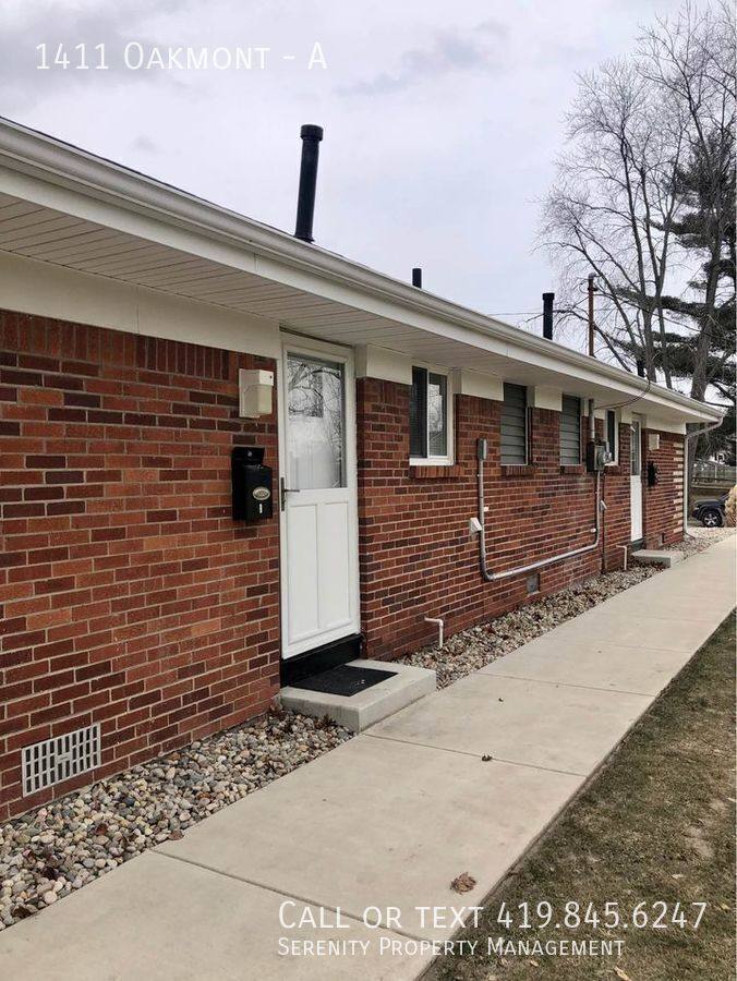 Apartment for rent at 1411 Oakmont #A, Toledo, OH 43605