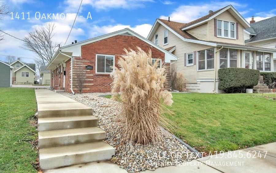 Apartment for rent at 1411 Oakmont #A, Toledo, OH 43605