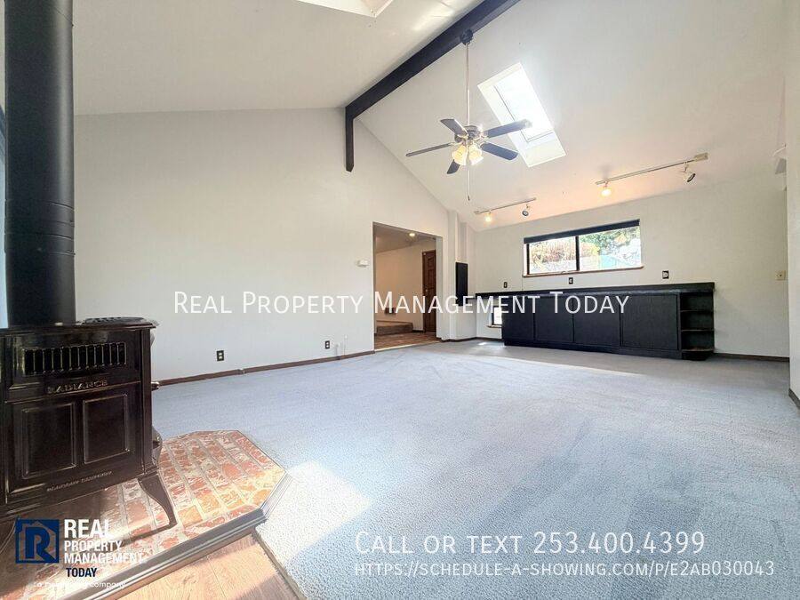 House for rent at 1721 6th St SW, Puyallup, WA 98371