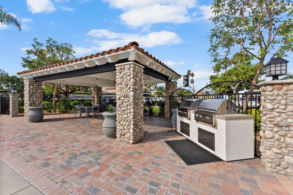 Apartment for rent at 730 S Beach Blvd, Anaheim, CA 92804